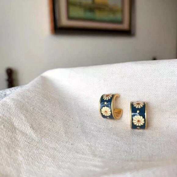 Daisy Delight Enamel Small Hoop Earrings - Picture 7 of 11